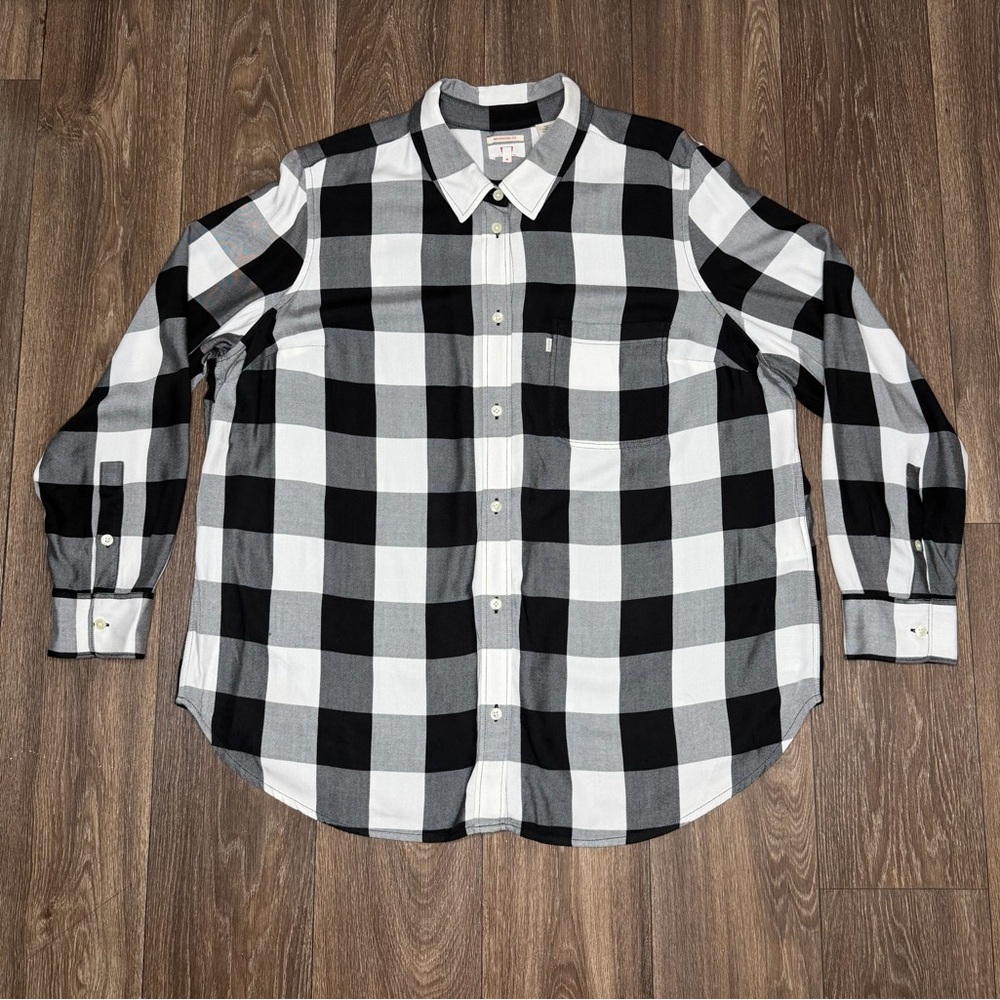 Levi's Black and White Plaid women’s Shirt size 2x
